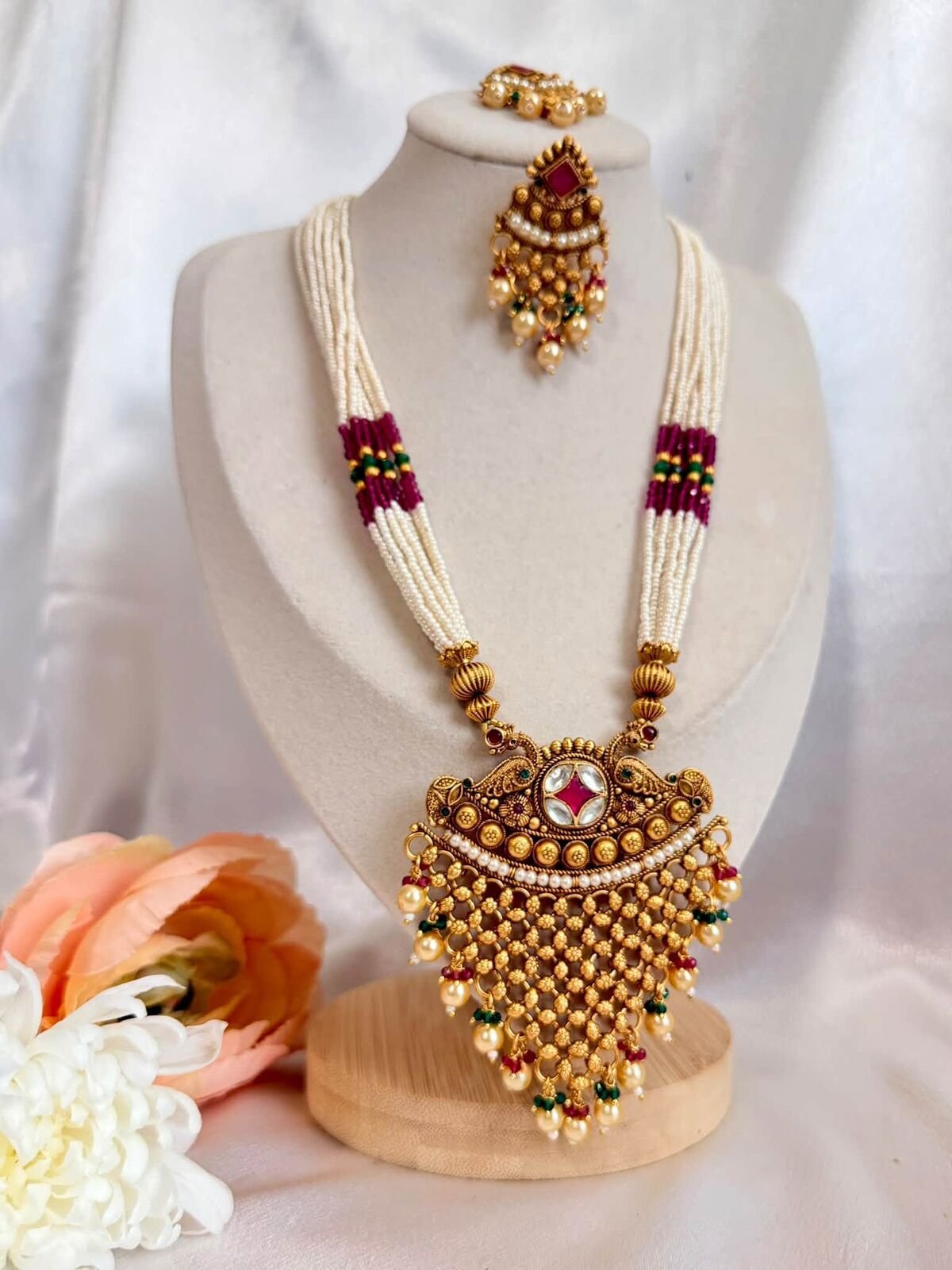 Gold Pendant Pearl Mala