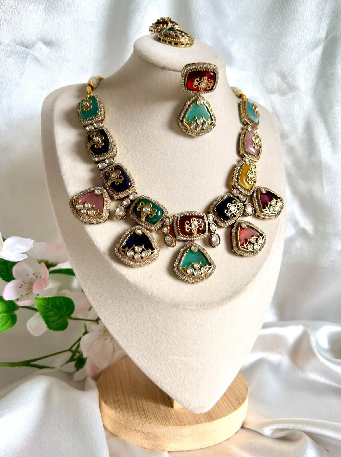 Multicolour stone statement necklace set