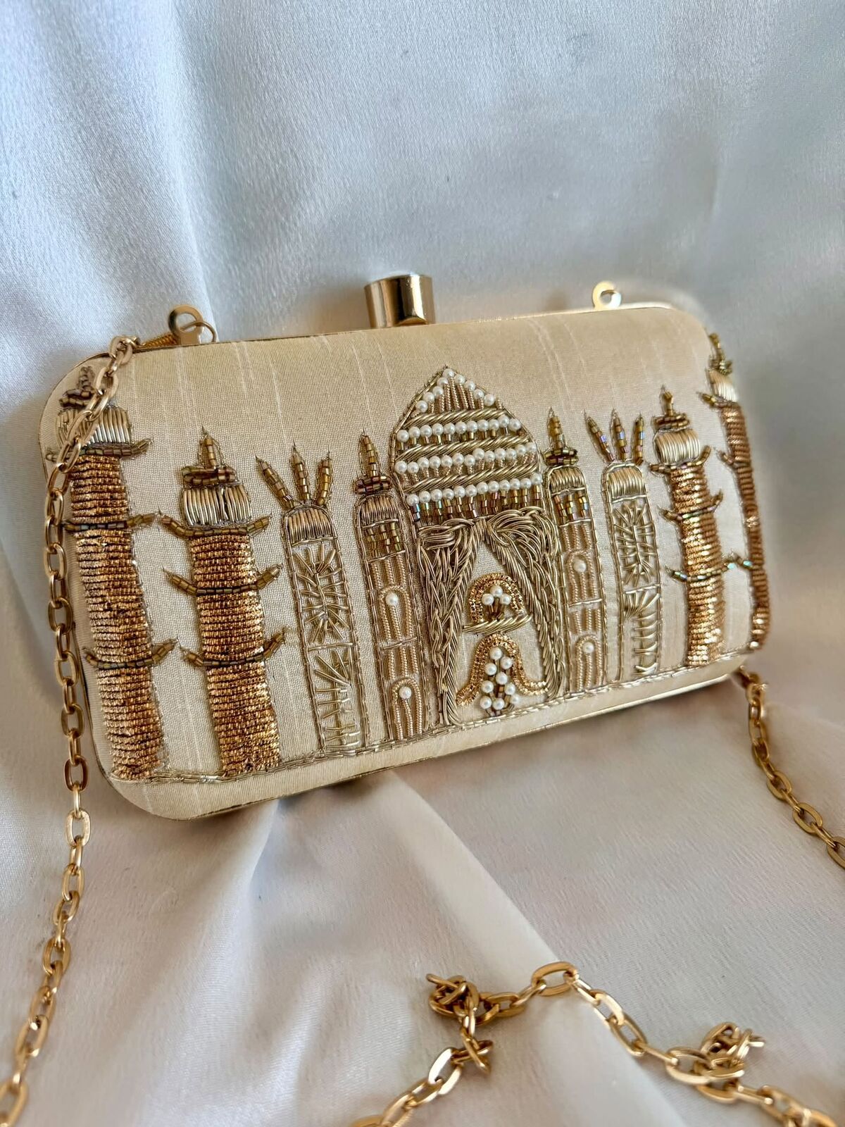Ivory clutch embroidered with the Taj Mahal