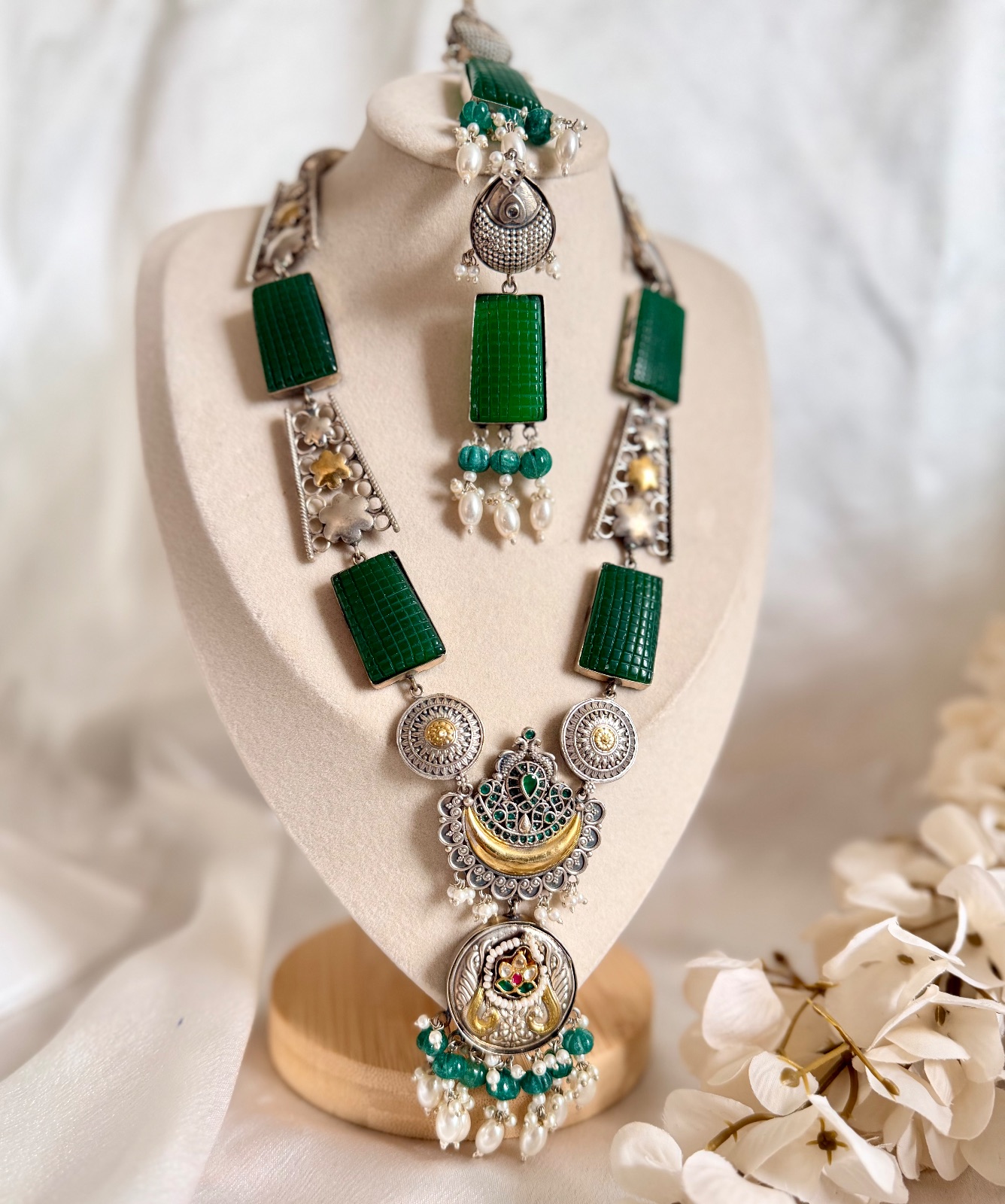 Ethnic Green Stone & Pearl Silver Jewelry Se