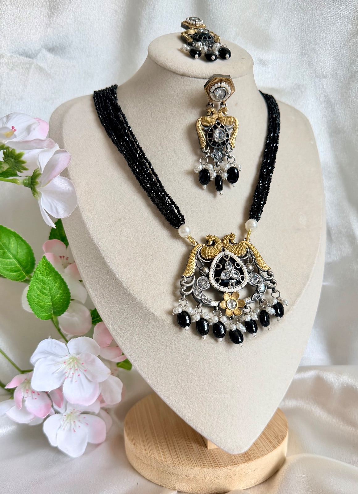 Moyur Black beads set in dual tone